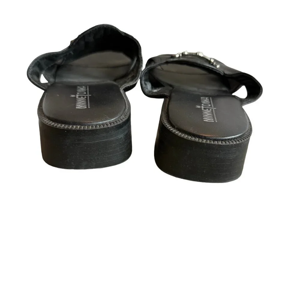 Minnetonka Black Leather Slide Sandals Silver Buckle Classic Size 9 Narrow Women